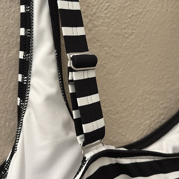 Women’s Lands End Swim Dress, Black/White Stripe, Size 14 DD - Picture 4 of 7